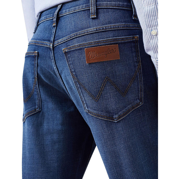 Чоловічі джинси Wrangler Foundation Regular Tapered Fit, колір Jagged Balancing Act, розмір 33W/30L