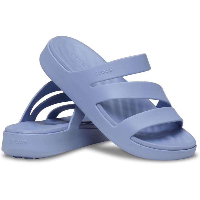 Жіночі сандалії Crocs Getaway Strappy, колір Blue Haze (блакитний), розмір 42 EU
