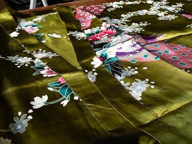 Халат жіночий CCcollections з атласу з принтом павича, V-подібний виріз, 3/4 рукав, оливковий зелений (універсальний)