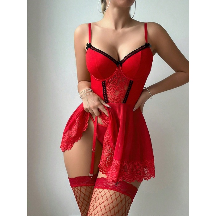 Червона будуарна сукня з корсетом Scarlet Seduction — мереживна обробка