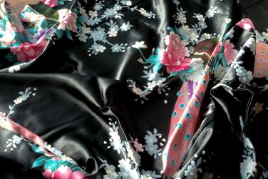 Чоловічий халат CCcollections з шовку сатину з принтом павича, V-подібний виріз та 3/4 рукава (універсальний розмір, чорний)