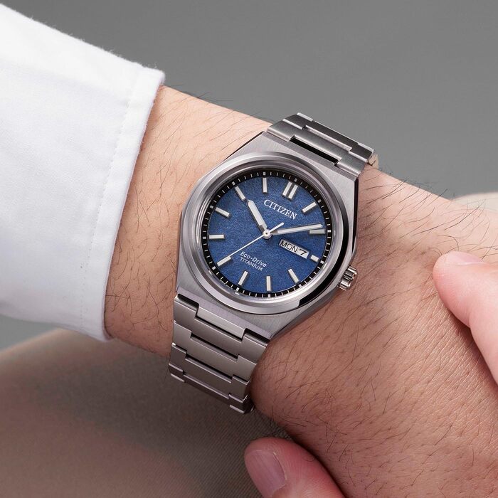 Чоловічий годинник Citizen Analog Quarz 32028114 синій, діаметр 39.5 мм