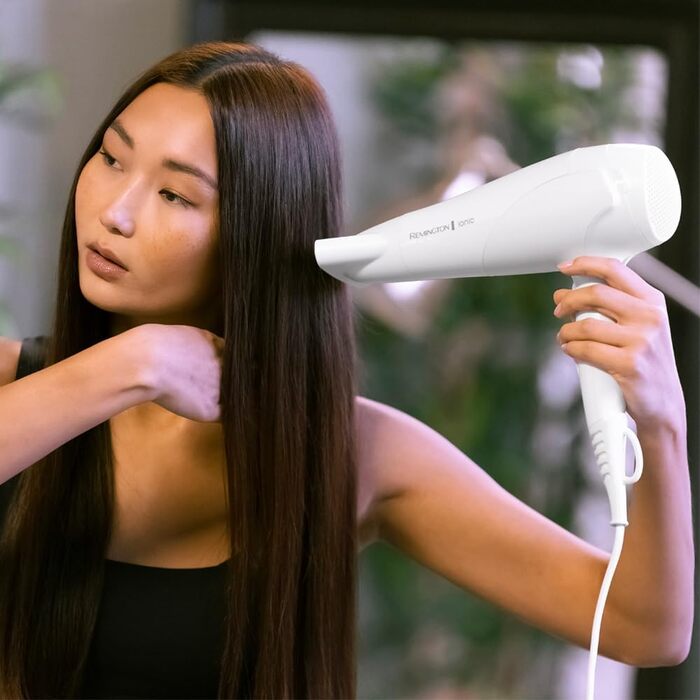 Фен для волосся Remington D3199 з іонізацією та керамічним покриттям, 2200 Вт, білий (дифузор та насадка для стайлінгу в комплекті)