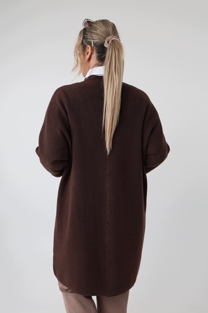 Жіночий коричневий светр oversize до колін FEMIMODA, розмір 46/48